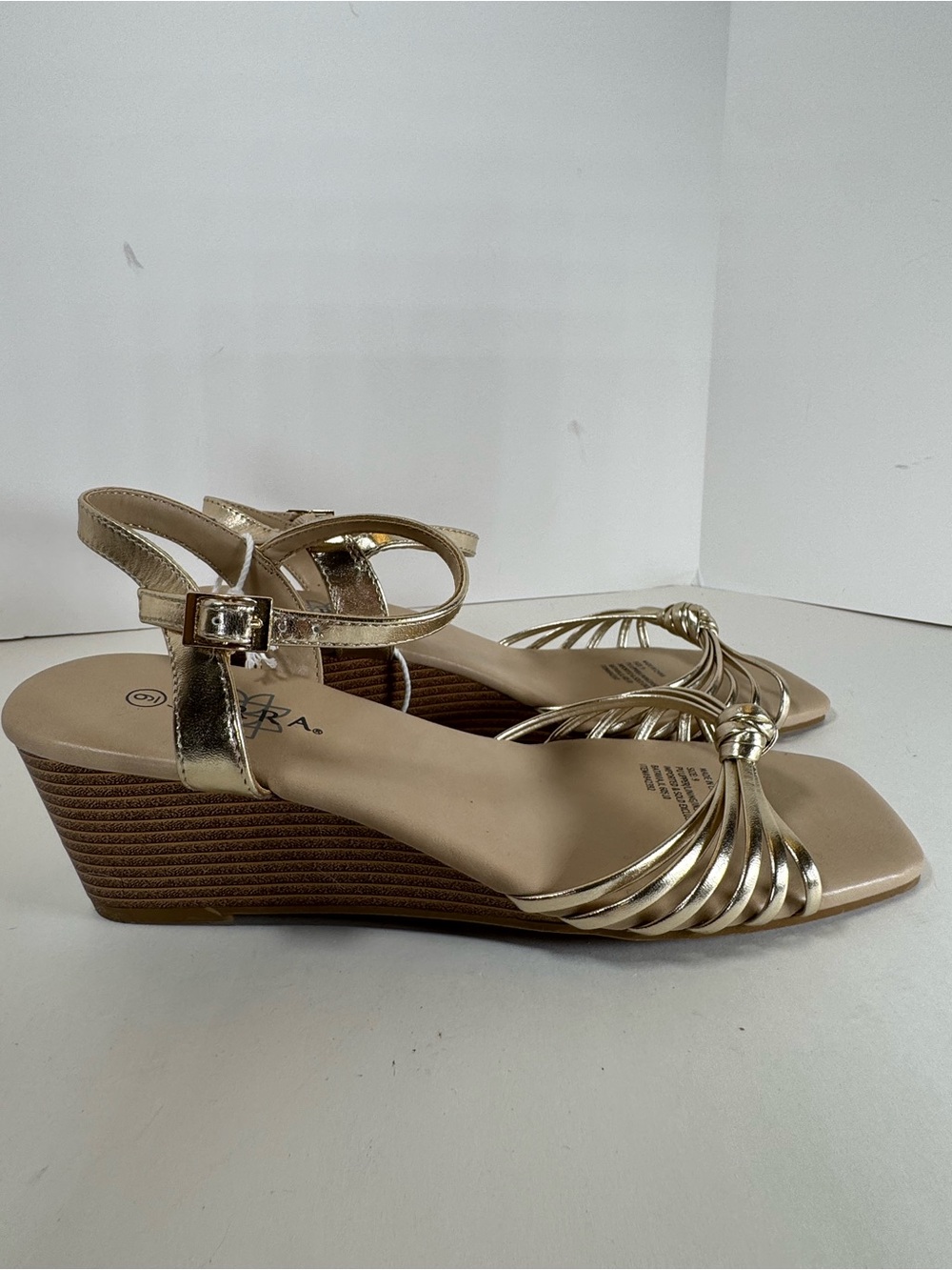 SERRA Size 9 Gold Wedge Sandals Resortwear Beach Gold Straps Metallic New
